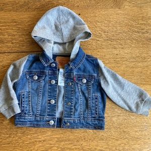 Levi’s CHILDREN'S JACKET INDIGO TRUCKER 6-9M The Levi's® Hooded Trucker Jacket